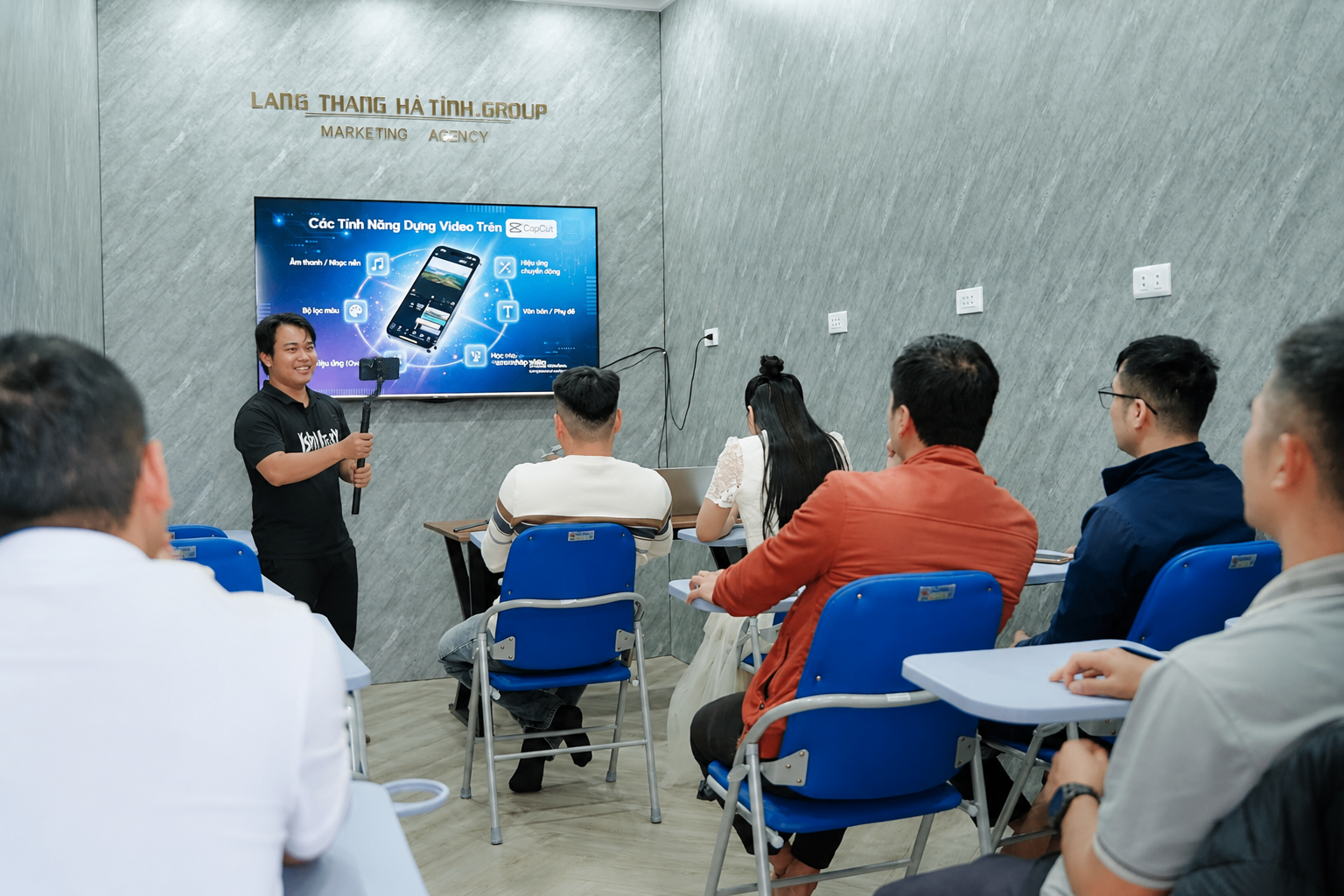 Xây kênh tại lớp